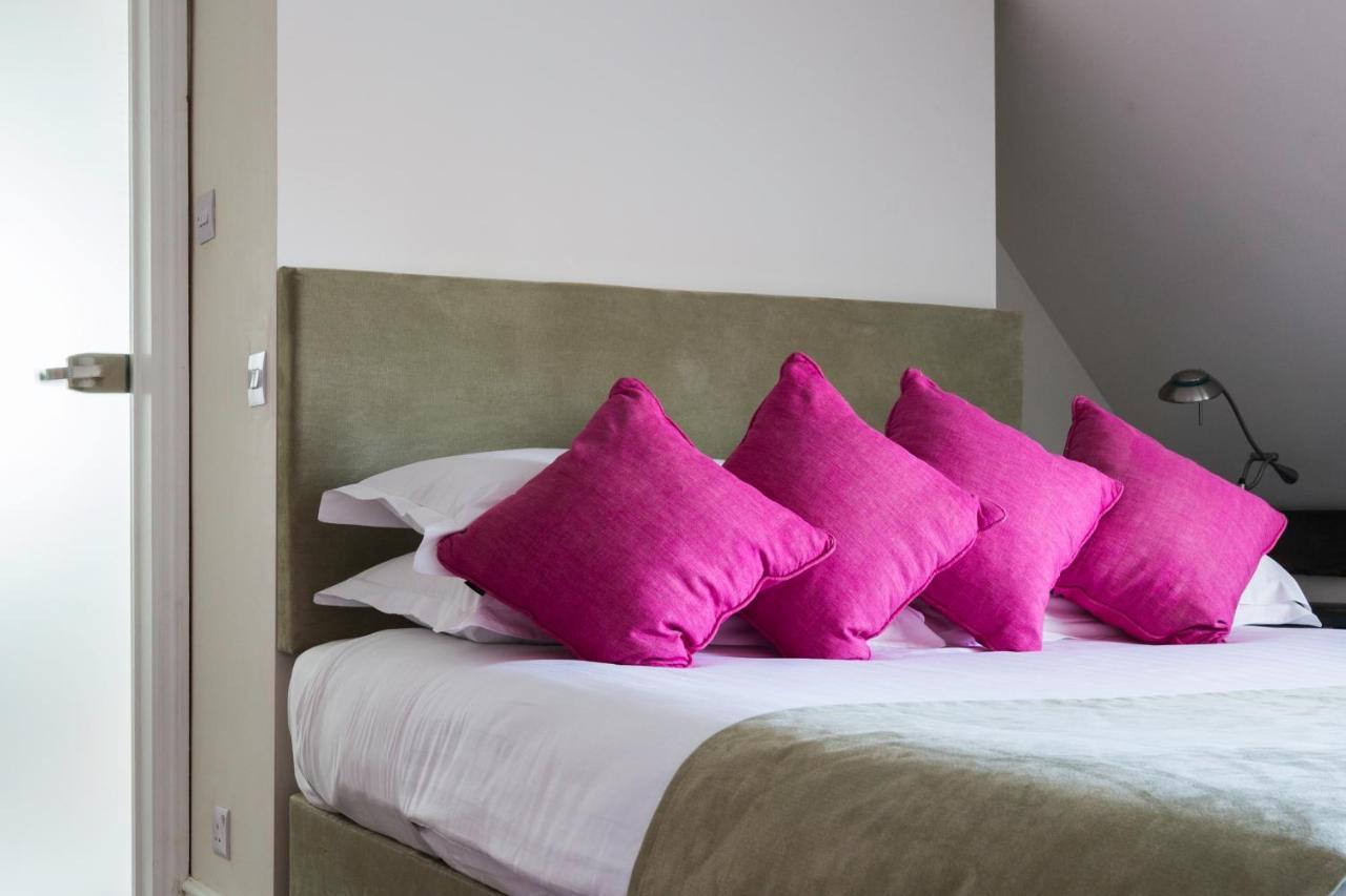 Horndon-on-the-Hill The Bell Inn Hotel מראה חיצוני תמונה