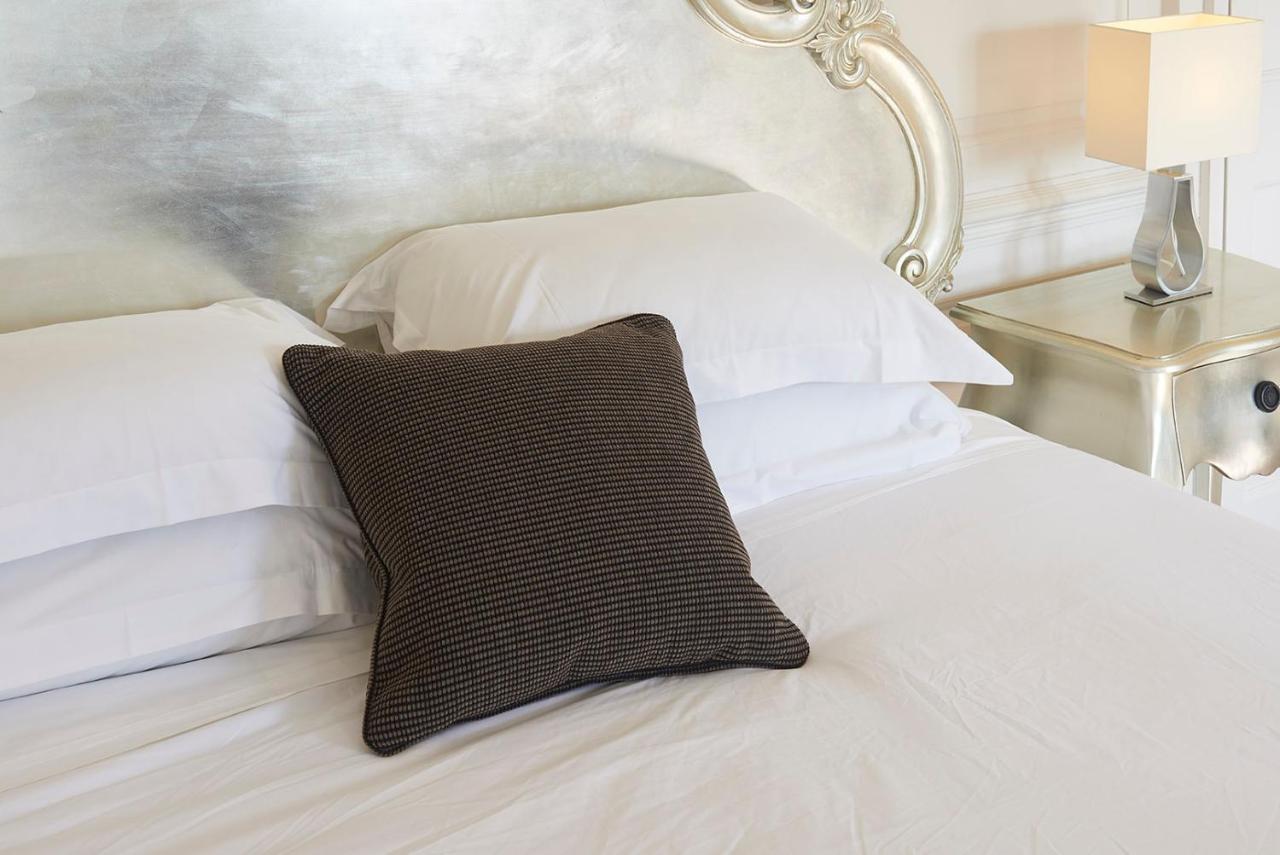 Horndon-on-the-Hill The Bell Inn Hotel מראה חיצוני תמונה