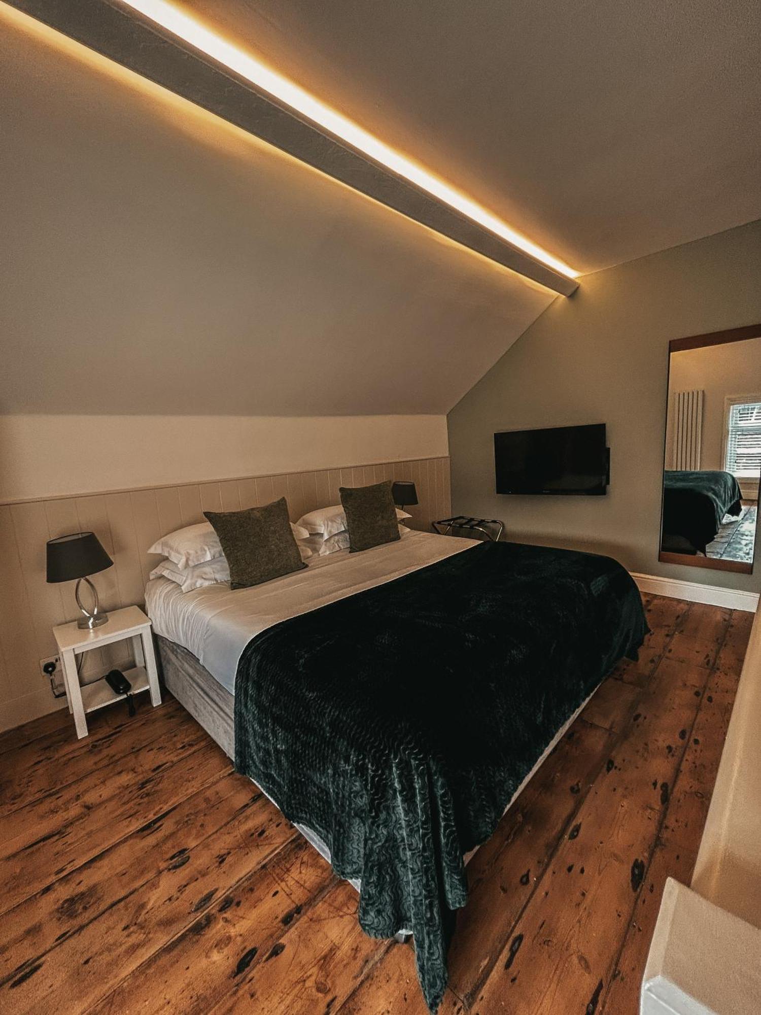 Horndon-on-the-Hill The Bell Inn Hotel מראה חיצוני תמונה
