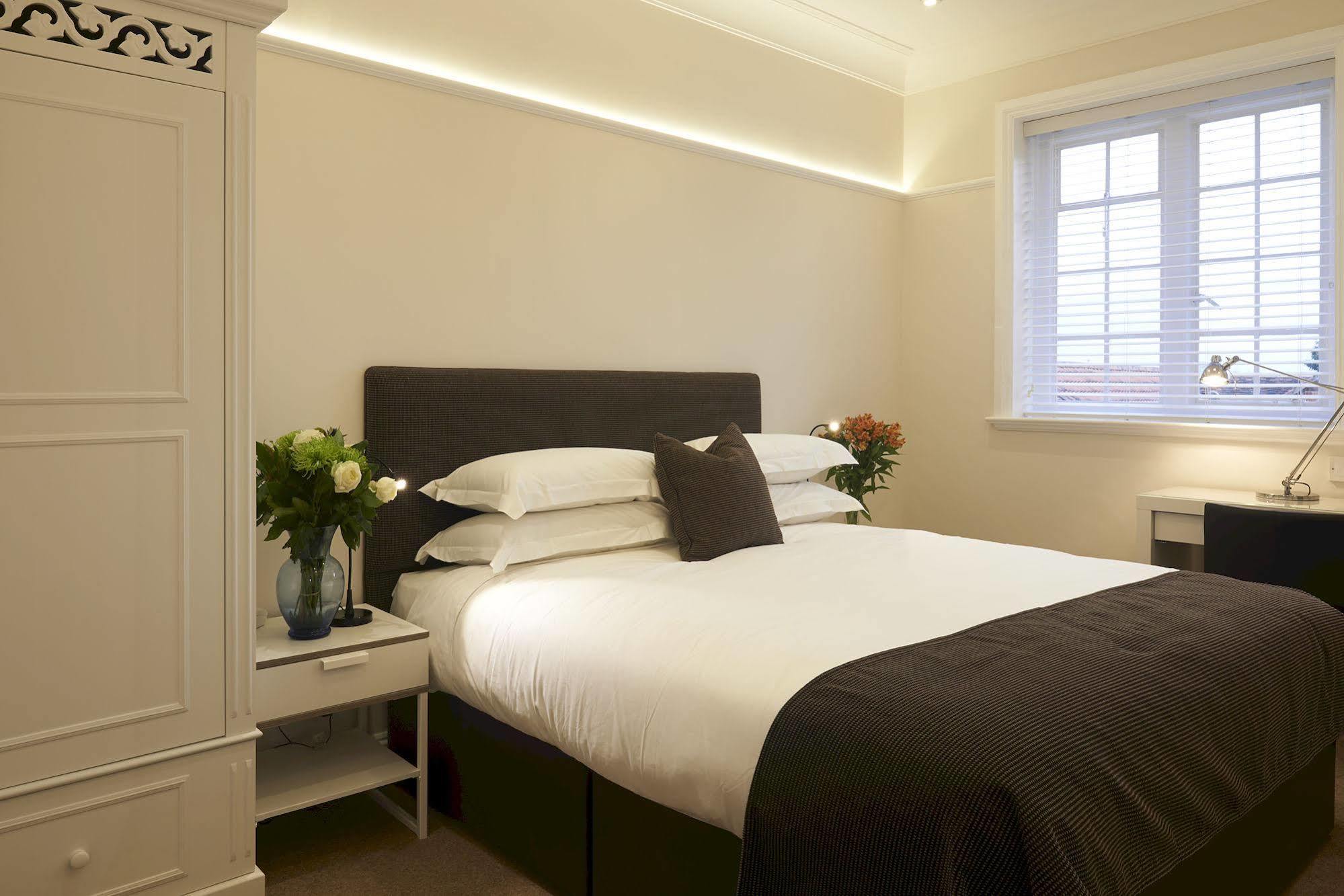 Horndon-on-the-Hill The Bell Inn Hotel מראה חיצוני תמונה